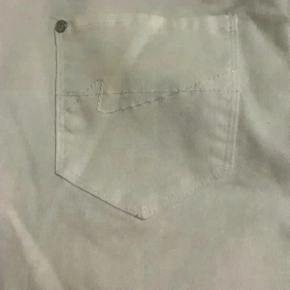Est 1946 denim mid rise white capris with five pockets. Women’s size 10 - Picture 7 of 8